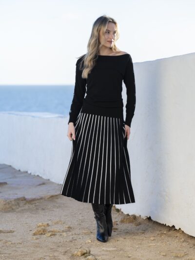 Super soft viscose mix knitted pleated skirt