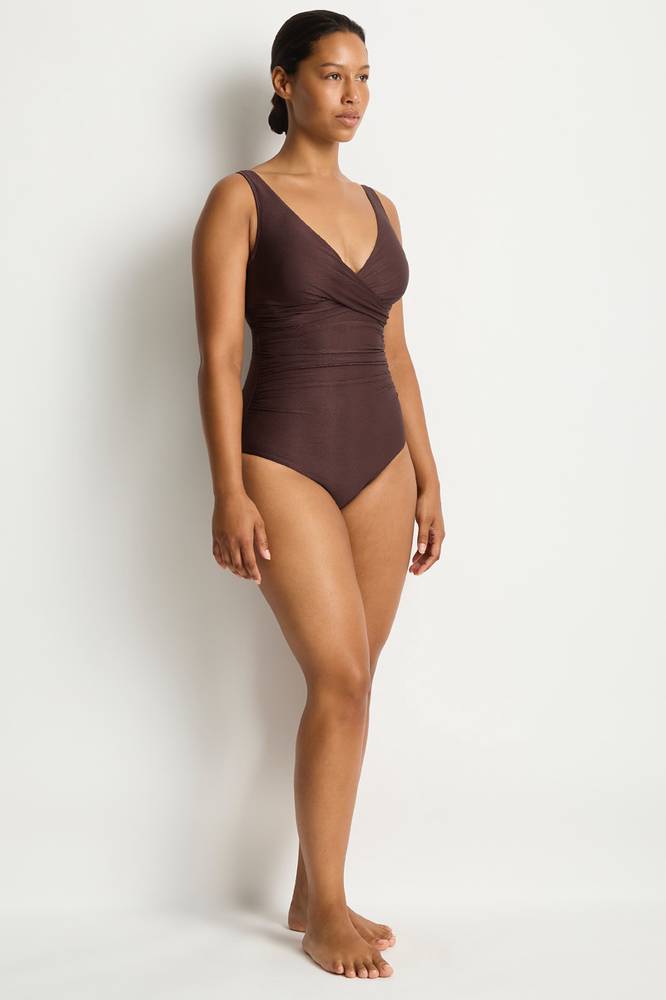 S42-SL1145ZN-CROSS-FRONT-TIE-BACK-ONE-PIECE-COCOA-25776-Bond-Eye-Sealevel-Day-1-1693